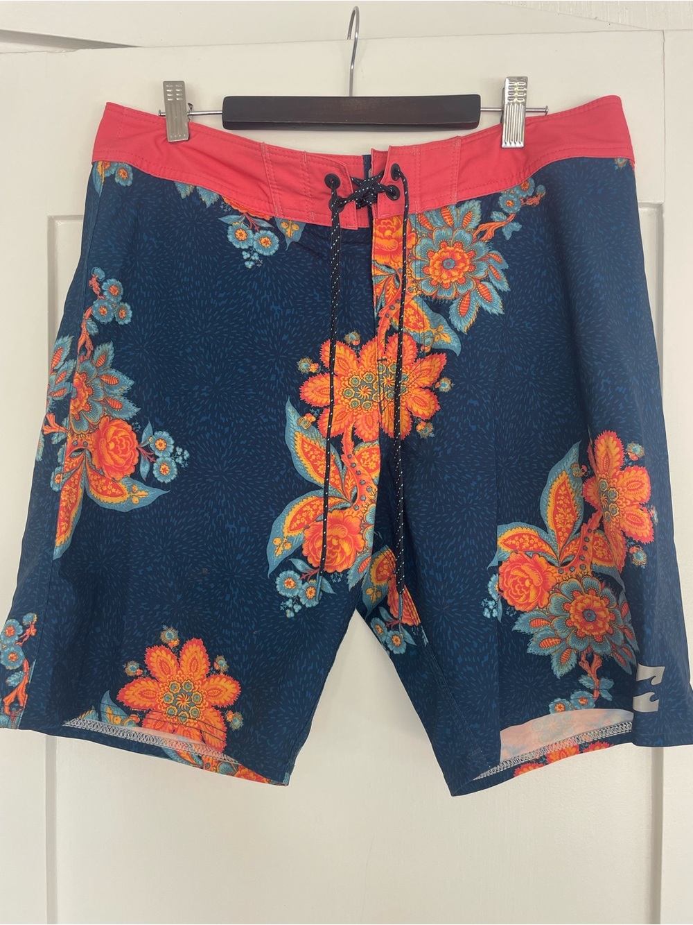 Billabong Navy Floral Boardshorts with Coral Waistband size 31